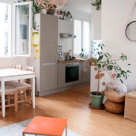 Warm Close To Gare Du Nord *